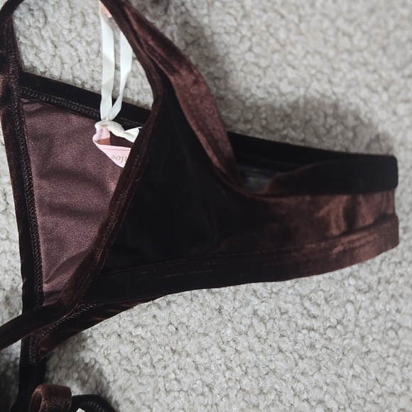 NWT Chloe Rose Revolve Sun Soaked Velvet Bikini Set In Bronze Size Small - Picture 12 of 15
